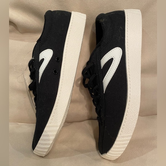 Tretorn women’s black and white sneakers size 7 - Picture 6 of 7
